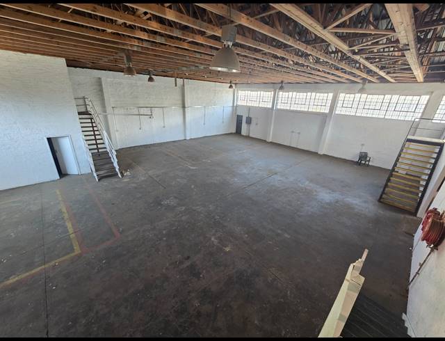 549M² WAREHOUSE TO LET IN MEADOWDALE